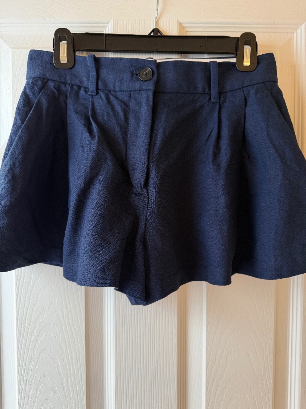 Aritzia Simile Power Linen Shorts